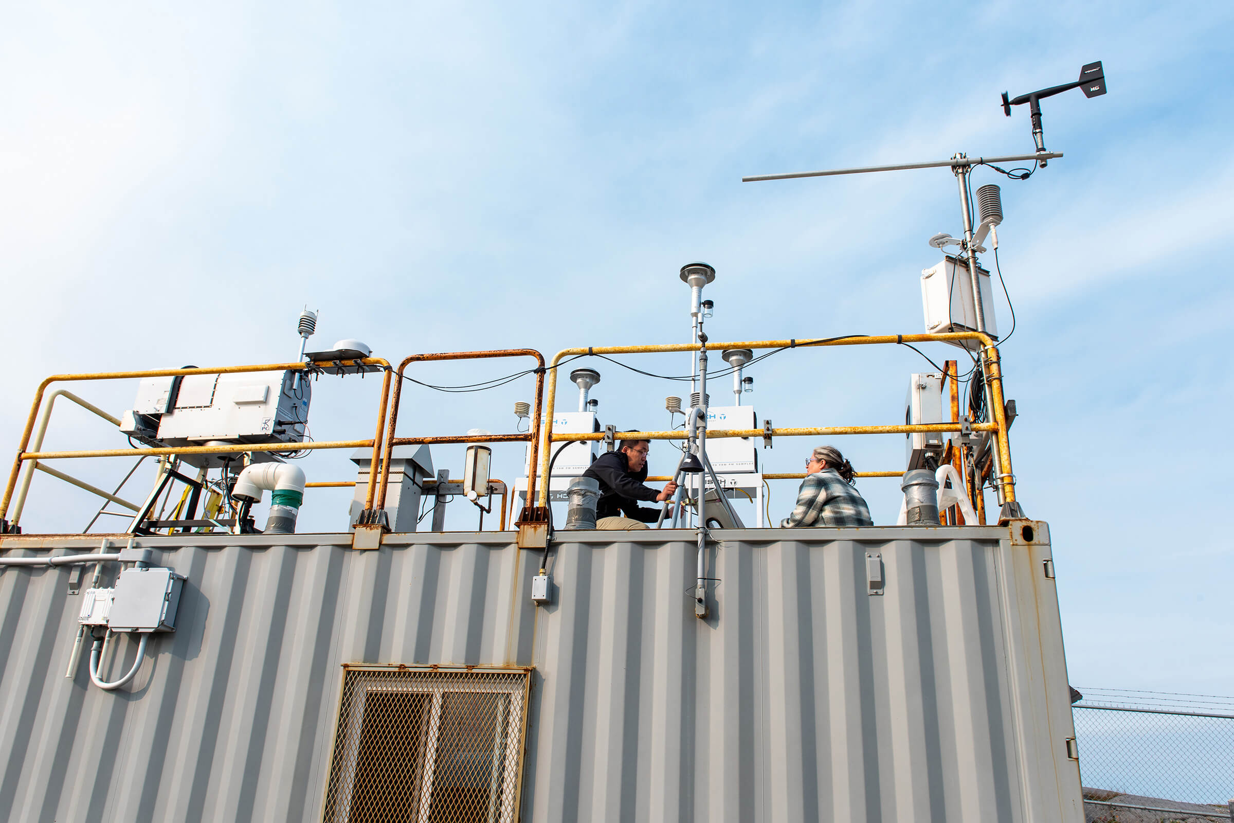 Debbie Armstrong [MSc/96] and Jeff Gao [PhD/2023] on the roof of the CMO’s atmospheric trailer