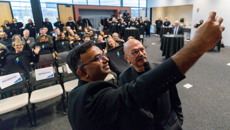 Rajeev Koyla takes a selfie with Moe Levy and the assembled crowd who hold up their new Idea Start t-shirts against their chests.