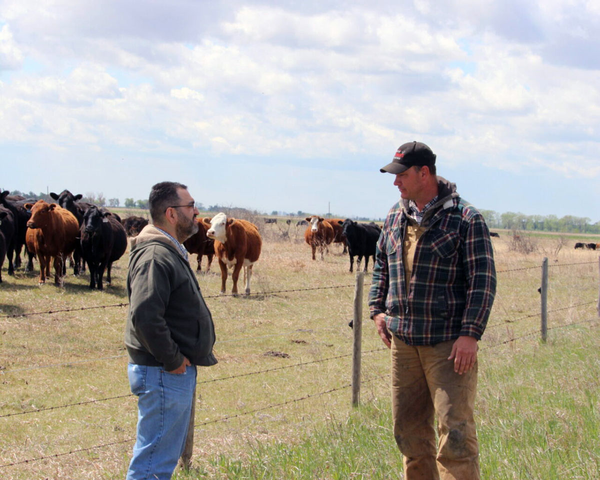 Dr. Argenis Rodas-Gonzales and Manitoba beef producer Trevor Atchison during the 2015-16 Beef Researcher Mentorship Program.