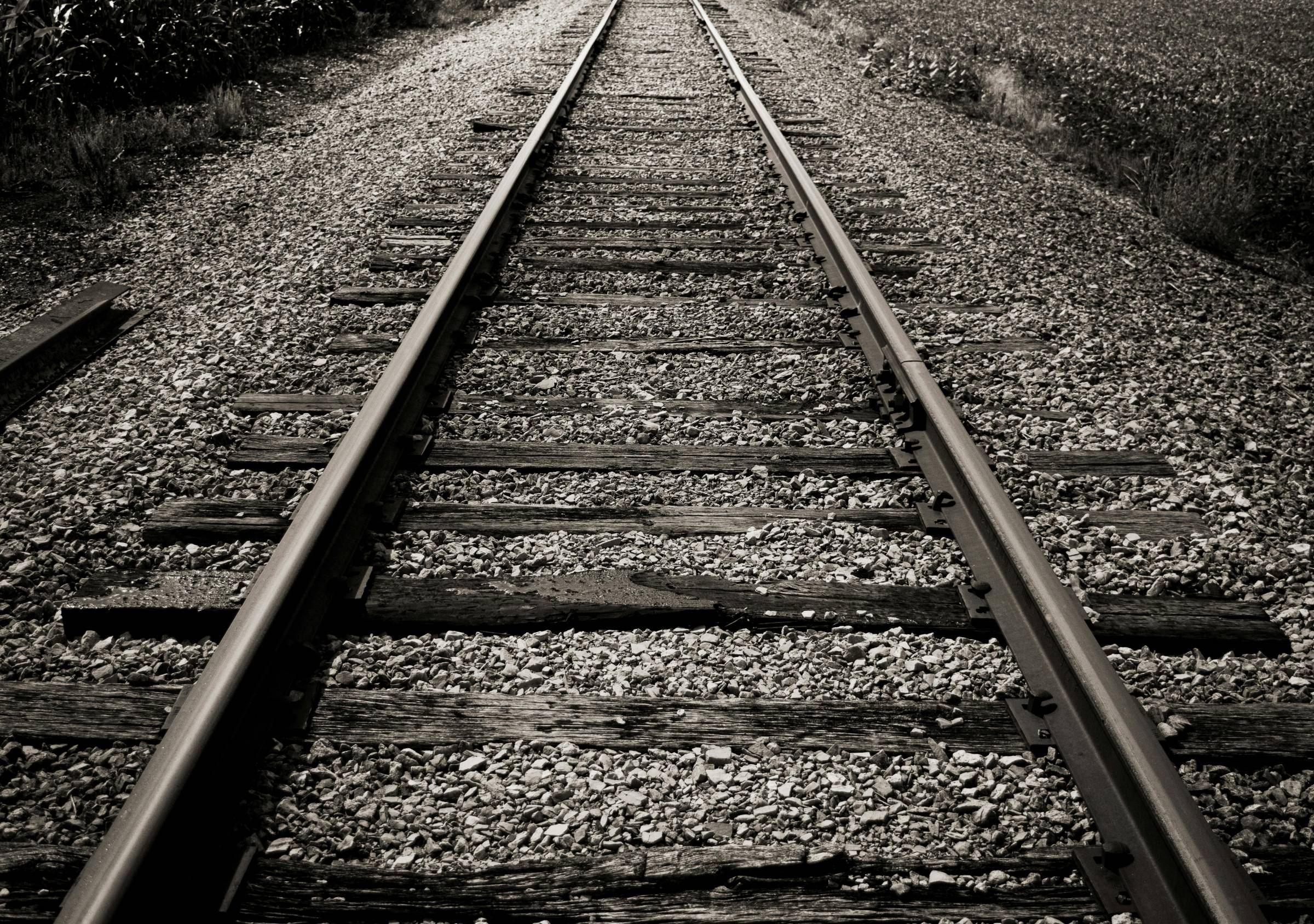 Train tracks in black and white (photo by: Justin Lawson)