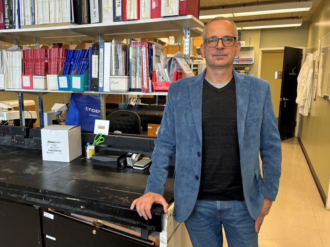 Portrait of Dr. Yoav Keynan in his lab.