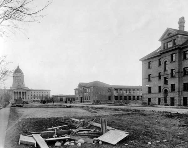 UM Science Building on Broadway circa 1900. Image:  Winnipeg Building Index, UML Archives and Special Collections