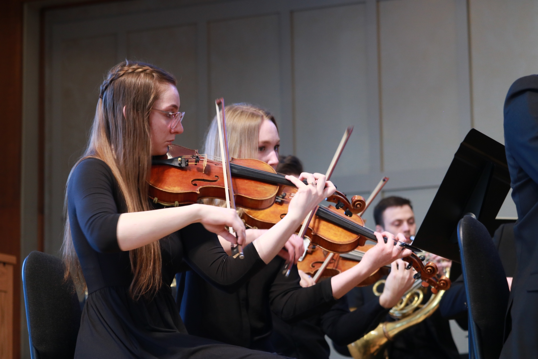 Students play violin in the University of Manitoba Symphony Orchestra
