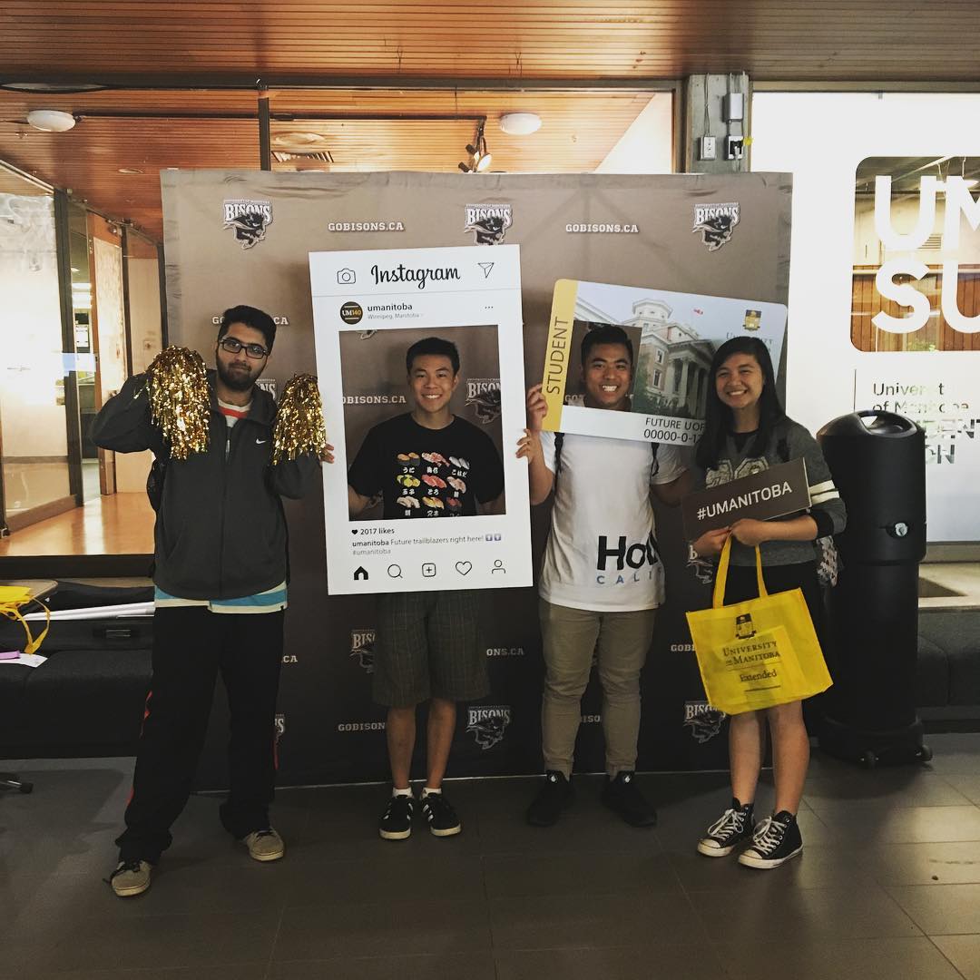 THE AWESOME PHOTO BOOTH LOCATED AT UNIVERSITY CENTRE! Don't forget to hashtag #headstart #umanitoba
