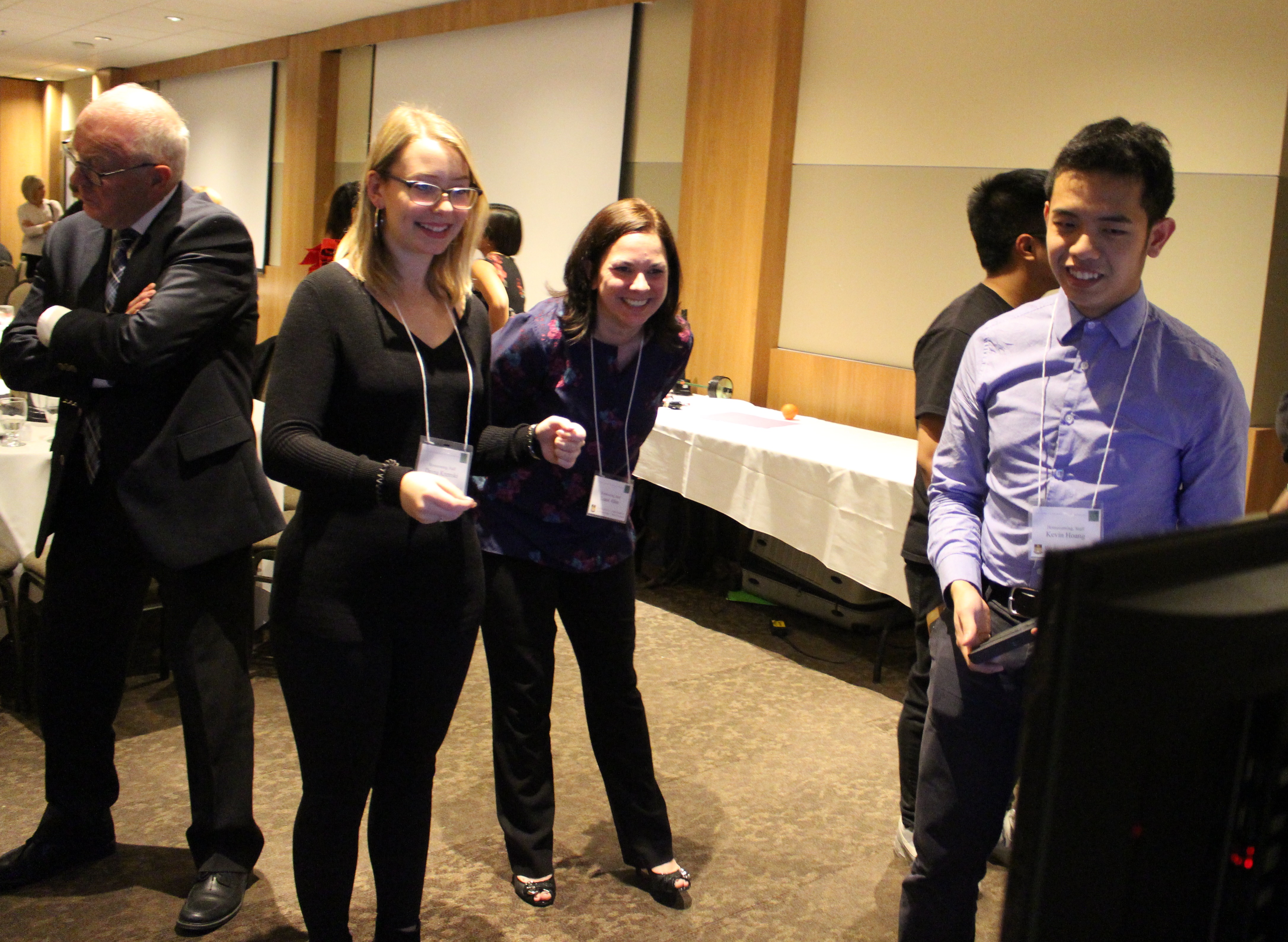 COMPUTER SCIENCES STUDENT KEVIN HOANG DEMONSTRATES SAEBOVR SYSTEM TO ATTENDEES